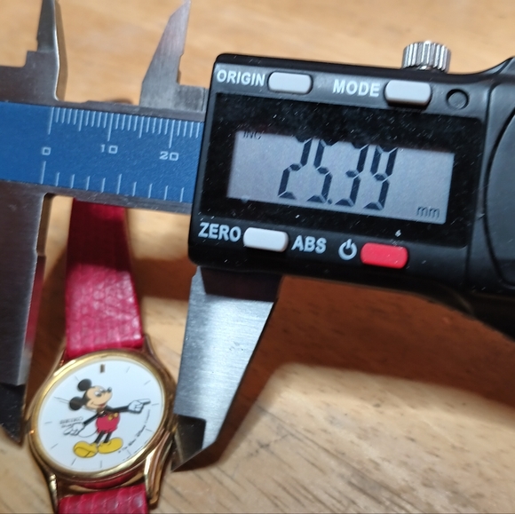 X RARE Seiko Ladies Mickey Mouse watch. 25mm Gold tone case 3 hand movement. - Picture 5 of 12
